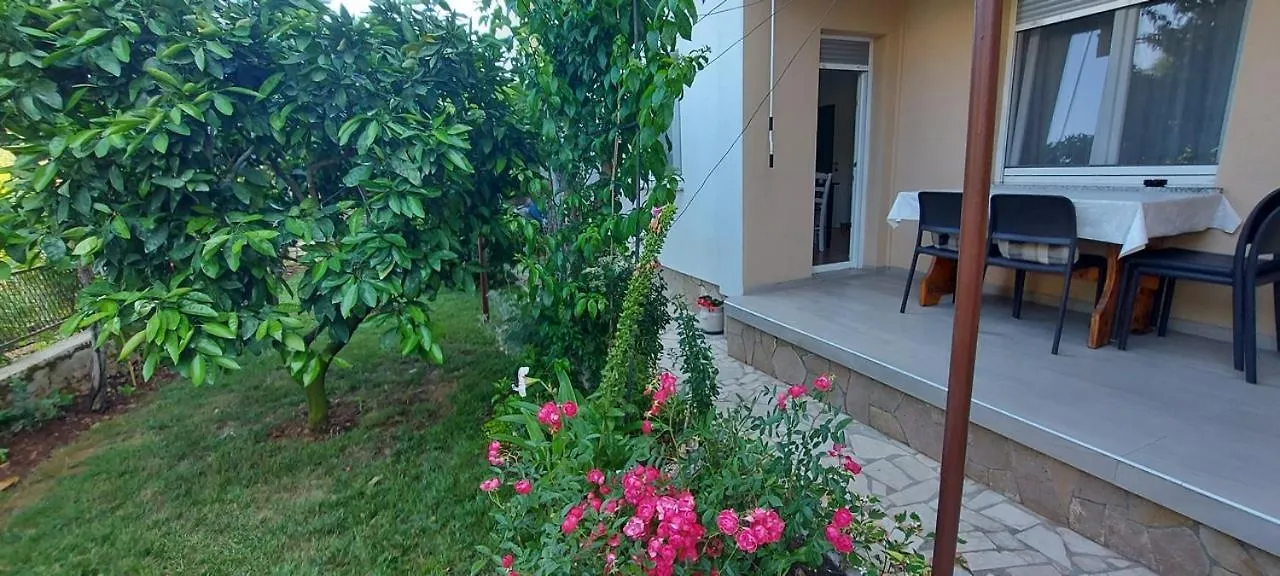 Danijela Apartment 普拉