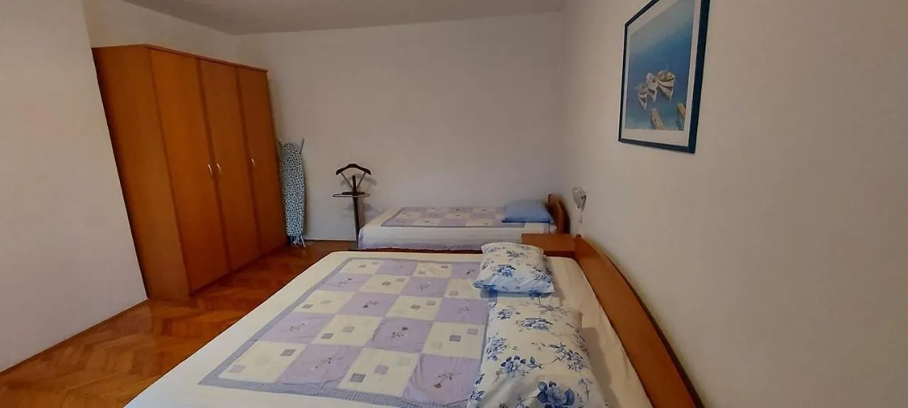 Danijela Apartment 普拉