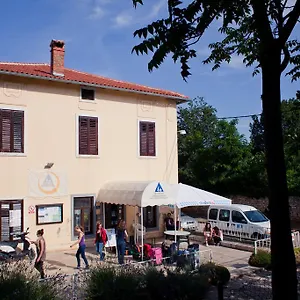 Auberge de jeunesse Hi, Pula